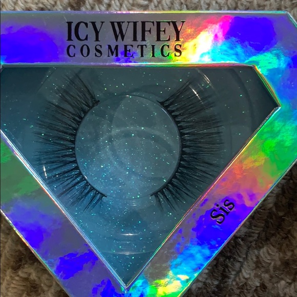 Lashes - Picture 5 of 5